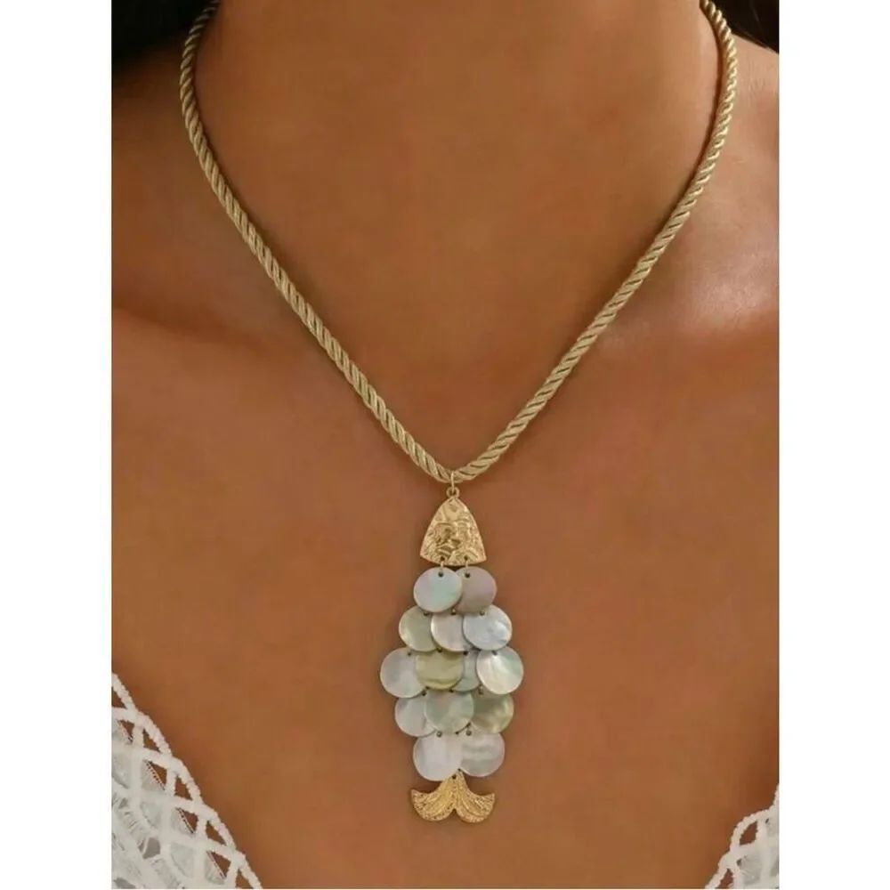 Gold shell fish necklace A1855